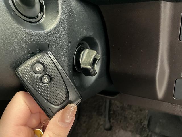 パッソ Ｘ　クツロギ　スマートキー　電動格納ミラー　ＣＶＴ　盗難防止システム　衝突安全ボディ　ベンチシート　ＡＢＳ　ＣＤ　エアコン　パワーステアリング　パワーウィンドウ（31枚目）