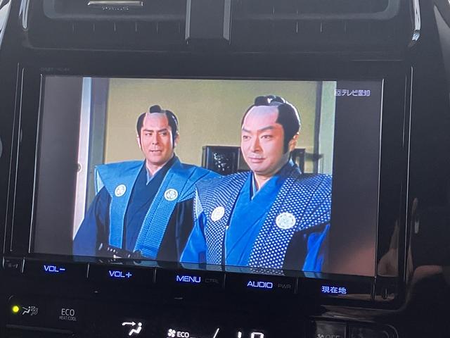 プリウス Ｓセーフティプラス　クリアランスソナー　レーンアシスト　オートクルーズコントロール　パークアシスト　衝突被害軽減システム　バックカメラ　ナビ　ＴＶ　アルミホイール　オートマチックハイビーム　オートライト（10枚目）