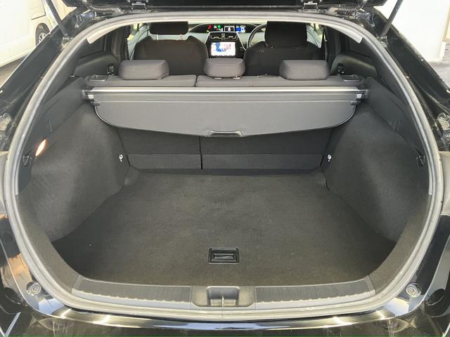 プリウス Ｓセーフティプラス　クリアランスソナー　レーンアシスト　オートクルーズコントロール　パークアシスト　衝突被害軽減システム　バックカメラ　ナビ　ＴＶ　アルミホイール　オートマチックハイビーム　オートライト（22枚目）