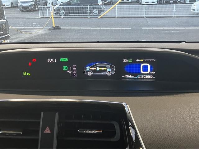 プリウス Ｓセーフティプラス　クリアランスソナー　レーンアシスト　オートクルーズコントロール　パークアシスト　衝突被害軽減システム　バックカメラ　ナビ　ＴＶ　アルミホイール　オートマチックハイビーム　オートライト（29枚目）