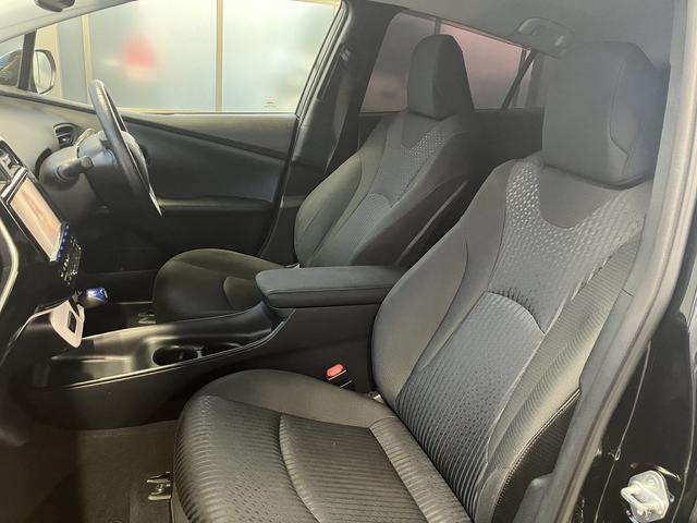 プリウス Ｓセーフティプラス　クリアランスソナー　レーンアシスト　オートクルーズコントロール　パークアシスト　衝突被害軽減システム　バックカメラ　ナビ　ＴＶ　アルミホイール　オートマチックハイビーム　オートライト（42枚目）