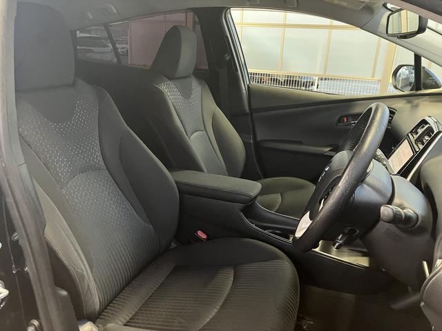 プリウス Ｓセーフティプラス　クリアランスソナー　レーンアシスト　オートクルーズコントロール　パークアシスト　衝突被害軽減システム　バックカメラ　ナビ　ＴＶ　アルミホイール　オートマチックハイビーム　オートライト（43枚目）