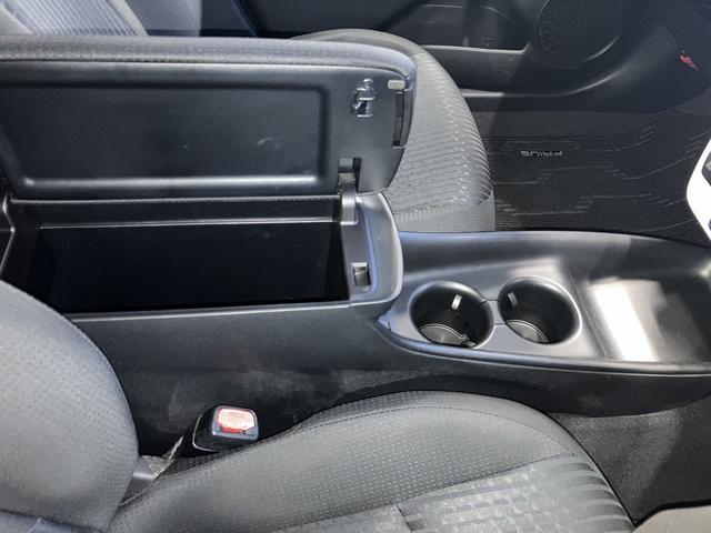 プリウス Ｓセーフティプラス　クリアランスソナー　レーンアシスト　オートクルーズコントロール　パークアシスト　衝突被害軽減システム　バックカメラ　ナビ　ＴＶ　アルミホイール　オートマチックハイビーム　オートライト（44枚目）