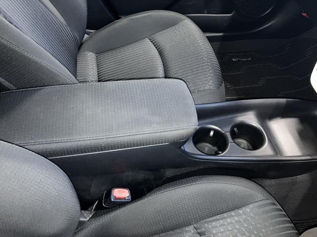 プリウス Ｓセーフティプラス　クリアランスソナー　レーンアシスト　オートクルーズコントロール　パークアシスト　衝突被害軽減システム　バックカメラ　ナビ　ＴＶ　アルミホイール　オートマチックハイビーム　オートライト（45枚目）