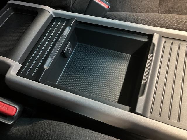 オデッセイ Ｍファインスピリット　ＥＴＣ　バックカメラ　サイドカメラ　ナビ　ＴＶ　ＨＩＤ　キーレスエントリー　電動格納ミラー　３列シート　ＣＶＴ　アルミホイール　ＤＶＤ再生　Ｂｌｕｅｔｏｏｔｈ　盗難防止システム　衝突安全ボディ　ＡＢＳ（35枚目）