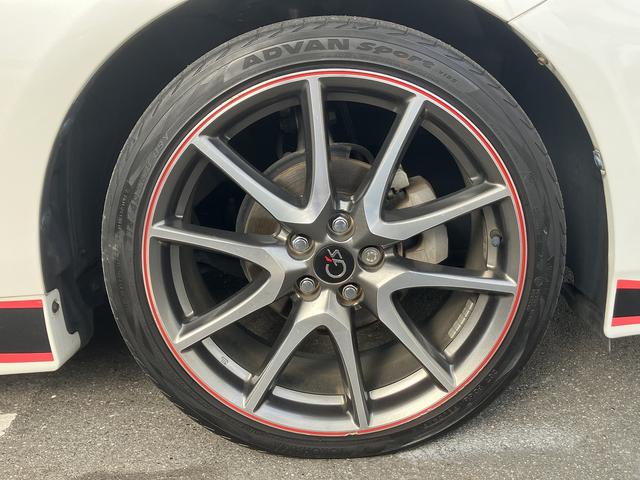 プリウス Ｓツーリングセレクション・Ｇ’ｓ　ＥＴＣ　バックカメラ　ナビ　ＴＶ　アルミホイール　オートライト　ＨＩＤ　ＣＶＴ　スマートキー　電動格納ミラー　盗難防止システム　Ｂｌｕｅｔｏｏｔｈ　衝突安全ボディ　ＡＢＳ　エアコン　パワーステアリング（23枚目）