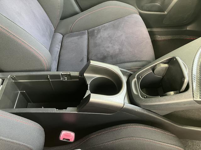 プリウス Ｓツーリングセレクション・Ｇ’ｓ　ＥＴＣ　バックカメラ　ナビ　ＴＶ　アルミホイール　オートライト　ＨＩＤ　ＣＶＴ　スマートキー　電動格納ミラー　盗難防止システム　Ｂｌｕｅｔｏｏｔｈ　衝突安全ボディ　ＡＢＳ　エアコン　パワーステアリング（41枚目）