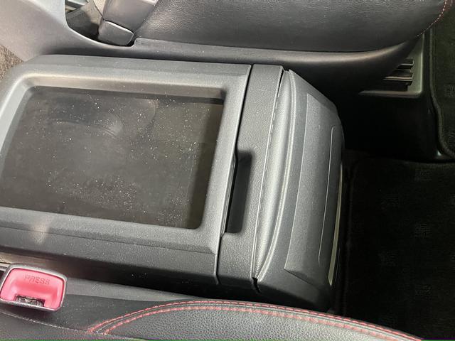 ヴェルファイア ２．４Ｚ　ゴールデンアイズＩＩ　ＥＴＣ　バックカメラ　ナビ　ＴＶ　クリアランスソナー　オートクルーズコントロール　両側電動スライドドア　オートライト　ＨＩＤ　電動リアゲート　スマートキー　電動格納ミラー　３列シート　オットマン（33枚目）