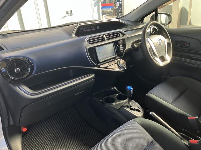 アクア S ETC バックカメラ ナビ TV オートライト スマートキー アイドリングストップ 電動格納ミラー CVT 衝突安全ボディ ABS ESC Bluetooth エアコン パワーステアリング(33枚目)