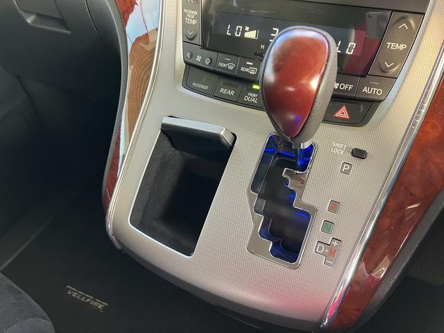 ヴェルファイア 2.4Z プラチナムセレクション ETC バックカメラ ナビ TV クリアランスソナー オートクルーズコントロール 両側電動スライドドア オートライト HID 電動リアゲート スマートキー 電動格納ミラー 後席モニター 3列シート(11枚目)