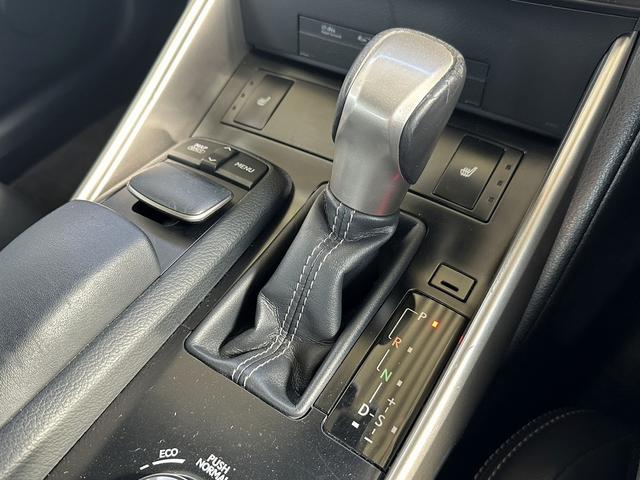 ＩＳ ＩＳ３００ｈ　ドライブレコーダー　ＥＴＣ　オートクルーズコントロール　バックカメラ　ナビ　ＴＶ　アルミホイール　オートライト　ＬＥＤヘッドランプ　ＣＶＴ　シートヒーター　スマートキー　電動格納ミラー（12枚目）