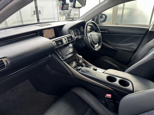 ＩＳ ＩＳ３００ｈ　ドライブレコーダー　ＥＴＣ　オートクルーズコントロール　バックカメラ　ナビ　ＴＶ　アルミホイール　オートライト　ＬＥＤヘッドランプ　ＣＶＴ　シートヒーター　スマートキー　電動格納ミラー（32枚目）