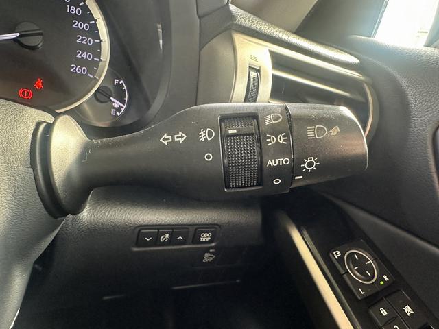 ＩＳ ＩＳ３００ｈ　ドライブレコーダー　ＥＴＣ　オートクルーズコントロール　バックカメラ　ナビ　ＴＶ　アルミホイール　オートライト　ＬＥＤヘッドランプ　ＣＶＴ　シートヒーター　スマートキー　電動格納ミラー（42枚目）