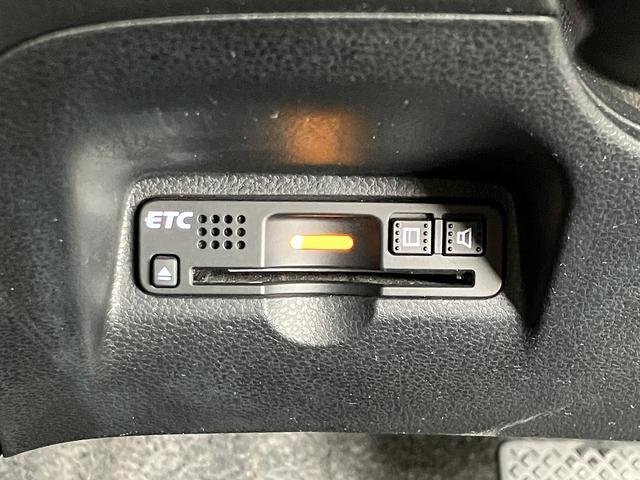 フィット G・10thアニバーサリー ドライブレコーダー ETC バックカメラ ナビ TV スマートキー CVT 盗難防止システム 衝突安全ボディ ABS CD DVD再生 USB エアコン パワーステアリング パワーウィンドウ(11枚目)