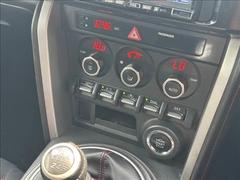 【オートエアコン】車内温度をセンサーが感知してご希望の車内温度に調整してくれます！ 7