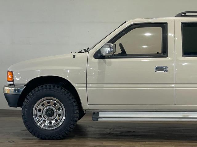 　クリームカラー全塗装済み　４ＷＤ　ＣＦ３０００新品タイヤ　デイトナホイール　オレンジコーナーレンズ　ＩＳＵＺＵエンブレム　前後メッキバンパー(71枚目)