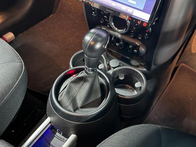 ＭＩＮＩ クーパーＤ　クロスオーバー　オール４　ルーフラック付き　ＲＡＤＩＡＬ　Ｍ／Ｔ新品タイヤ　ホイール艶あり塗装（46枚目）