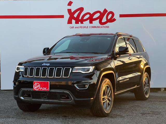 ジープ・グランドチェロキー リミテッド　Ｕコネクトナビ・フルセグＴＶ・バックカメラ・Ｂｌｕｅｔｏｏｔｈ対応・黒革シート・ヒーター・ベンチレーション・後席シートヒーター・ステアリングヒーター・アダプティブクルーズコントロール・ＥＴＣ２．０（4枚目）