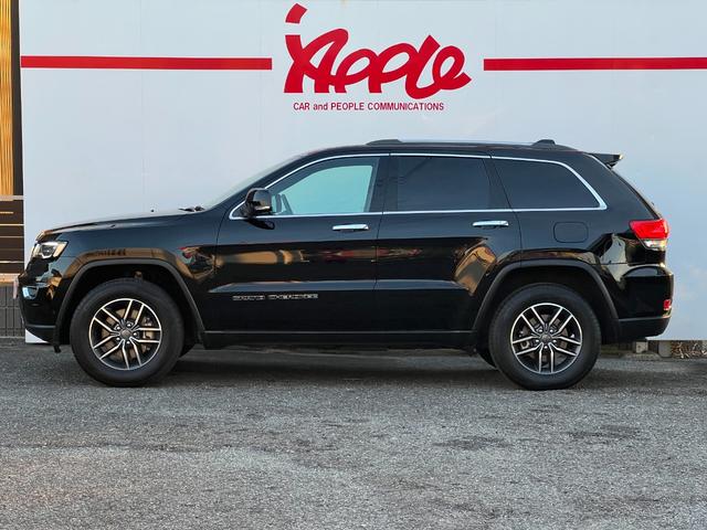 ジープ・グランドチェロキー リミテッド　Ｕコネクトナビ・フルセグＴＶ・バックカメラ・Ｂｌｕｅｔｏｏｔｈ対応・黒革シート・ヒーター・ベンチレーション・後席シートヒーター・ステアリングヒーター・アダプティブクルーズコントロール・ＥＴＣ２．０（5枚目）