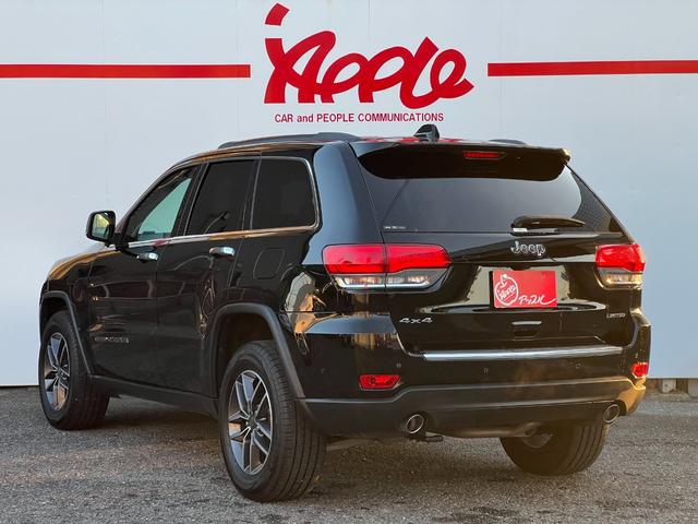 ジープ・グランドチェロキー リミテッド　Ｕコネクトナビ・フルセグＴＶ・バックカメラ・Ｂｌｕｅｔｏｏｔｈ対応・黒革シート・ヒーター・ベンチレーション・後席シートヒーター・ステアリングヒーター・アダプティブクルーズコントロール・ＥＴＣ２．０（6枚目）