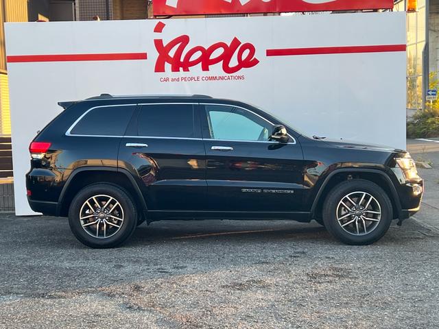 ジープ・グランドチェロキー リミテッド　Ｕコネクトナビ・フルセグＴＶ・バックカメラ・Ｂｌｕｅｔｏｏｔｈ対応・黒革シート・ヒーター・ベンチレーション・後席シートヒーター・ステアリングヒーター・アダプティブクルーズコントロール・ＥＴＣ２．０（9枚目）