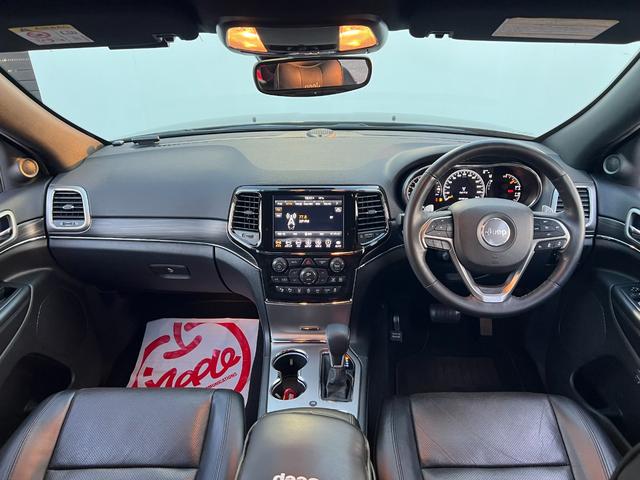 ジープ・グランドチェロキー リミテッド　Ｕコネクトナビ・フルセグＴＶ・バックカメラ・Ｂｌｕｅｔｏｏｔｈ対応・黒革シート・ヒーター・ベンチレーション・後席シートヒーター・ステアリングヒーター・アダプティブクルーズコントロール・ＥＴＣ２．０（17枚目）