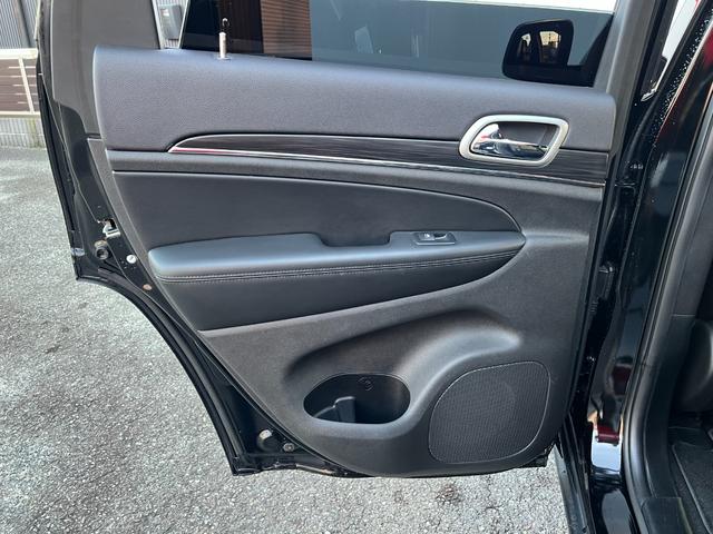 ジープ・グランドチェロキー リミテッド　Ｕコネクトナビ・フルセグＴＶ・バックカメラ・Ｂｌｕｅｔｏｏｔｈ対応・黒革シート・ヒーター・ベンチレーション・後席シートヒーター・ステアリングヒーター・アダプティブクルーズコントロール・ＥＴＣ２．０（31枚目）