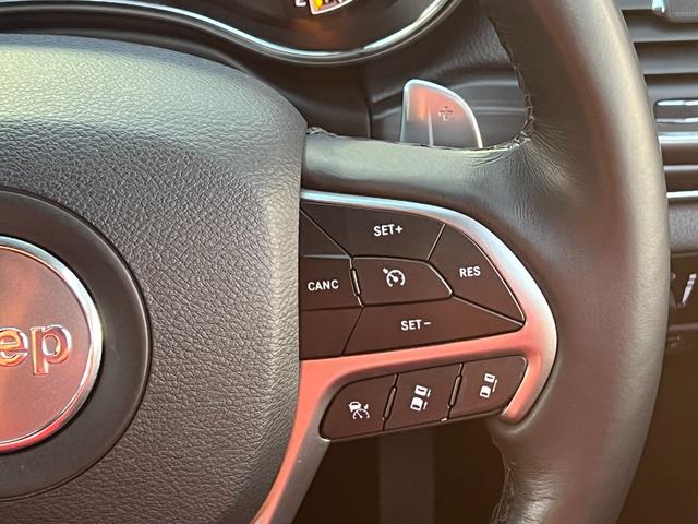 ジープ・グランドチェロキー リミテッド　Ｕコネクトナビ・フルセグＴＶ・バックカメラ・Ｂｌｕｅｔｏｏｔｈ対応・黒革シート・ヒーター・ベンチレーション・後席シートヒーター・ステアリングヒーター・アダプティブクルーズコントロール・ＥＴＣ２．０（35枚目）