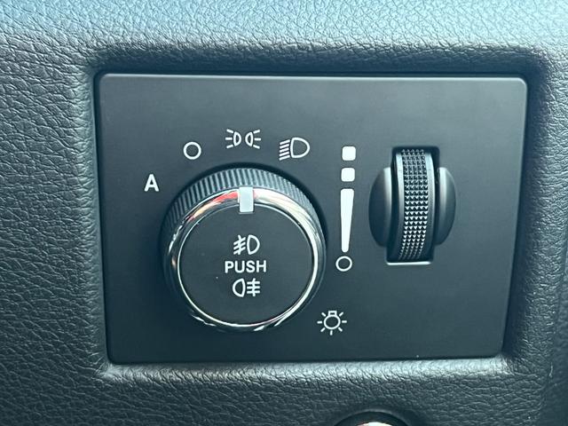 ジープ・グランドチェロキー リミテッド　Ｕコネクトナビ・フルセグＴＶ・バックカメラ・Ｂｌｕｅｔｏｏｔｈ対応・黒革シート・ヒーター・ベンチレーション・後席シートヒーター・ステアリングヒーター・アダプティブクルーズコントロール・ＥＴＣ２．０（52枚目）