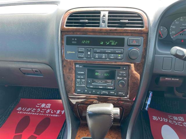 グロリア グランツーリスモＳＶ　車検整備付　ＥＮＫＩ１７インチアルミホイル　リアスポイラー　ＥＴＣ　オービスレーダー　オートライト　ＡＴ　パワーシート　ＣＤ　カセット　オートエアコン　パワーステアリング　パワーウィンドウ（3枚目）