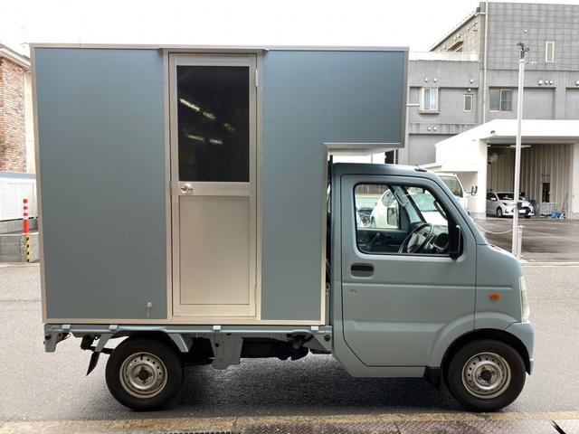 　キッチンカー　移動販売車　ケータリングカー　フードトラック（Ｂ）／全塗装＋前方収納＋側面・後方跳上扉＆テーブル＋サッシ＋ドア＋シンク＆タンク＋換気扇＋床＋照明＋外部内部電源(4枚目)