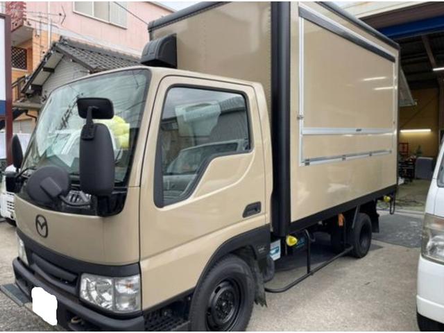 タイタンダッシュ 　キッチンカー　移動販売車　ケータリングカー　フードトラック（Ｃ）／全塗装　側面跳上扉＋テーブル．窓サッシ．シンク．換気扇．床．照明．外部電源．コンセント．８ナンバー登録（2枚目）