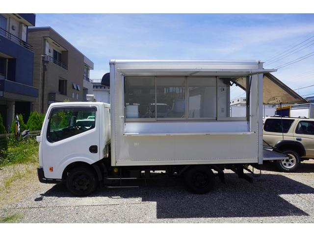 アトラストラック キッチンカー 移動販売車 フードトラック 8ナンバー 保健所対応 中型キッチンカー 中型移動販売車 カスタムフードトラック カスタム移動販売車 シンク 換気扇 給水タンク 外部電源(2枚目)