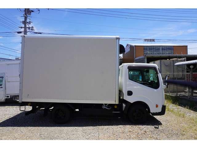 アトラストラック キッチンカー 移動販売車 フードトラック 8ナンバー 保健所対応 中型キッチンカー 中型移動販売車 カスタムフードトラック カスタム移動販売車 シンク 換気扇 給水タンク 外部電源(5枚目)