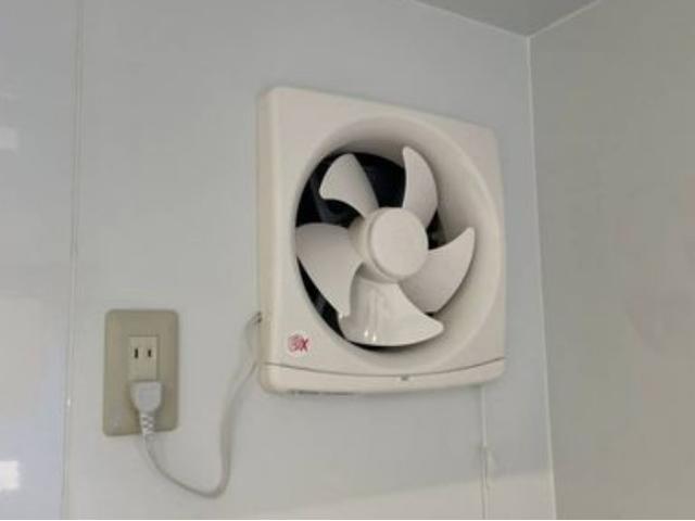 アトラストラック キッチンカー 移動販売車 フードトラック 8ナンバー 保健所対応 中型キッチンカー 中型移動販売車 カスタムフードトラック カスタム移動販売車 シンク 換気扇 給水タンク 外部電源(10枚目)