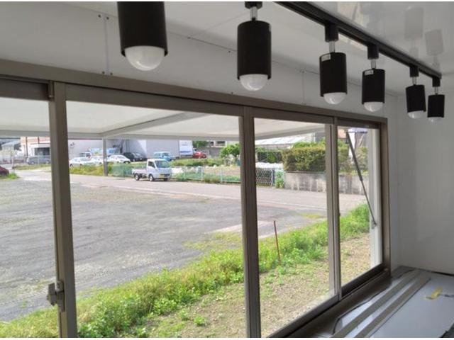 アトラストラック キッチンカー 移動販売車 フードトラック 8ナンバー 保健所対応 中型キッチンカー 中型移動販売車 カスタムフードトラック カスタム移動販売車 シンク 換気扇 給水タンク 外部電源(11枚目)