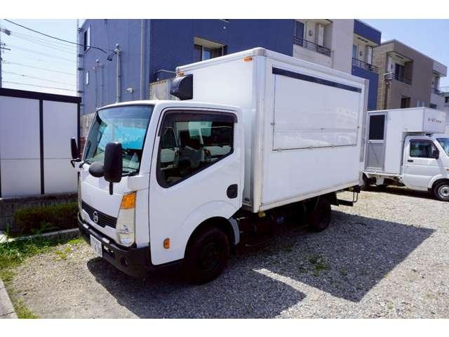 アトラストラック 　キッチンカー　移動販売車　フードトラック　８ナンバー　保健所対応　中型キッチンカー　中型移動販売車　カスタムフードトラック　カスタム移動販売車　シンク　換気扇　給水タンク　外部電源（2枚目）