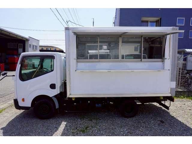 アトラストラック 　キッチンカー　移動販売車　フードトラック　８ナンバー　保健所対応　中型キッチンカー　中型移動販売車　カスタムフードトラック　カスタム移動販売車　シンク　換気扇　給水タンク　外部電源（3枚目）