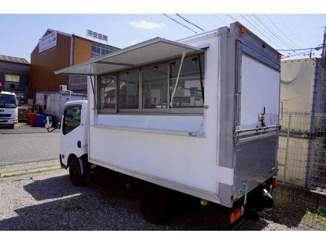 アトラストラック 　キッチンカー　移動販売車　フードトラック　８ナンバー　保健所対応　中型キッチンカー　中型移動販売車　カスタムフードトラック　カスタム移動販売車　シンク　換気扇　給水タンク　外部電源（4枚目）