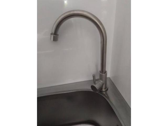 アトラストラック 　キッチンカー　移動販売車　フードトラック　８ナンバー　保健所対応　中型キッチンカー　中型移動販売車　カスタムフードトラック　カスタム移動販売車　シンク　換気扇　給水タンク　外部電源（8枚目）