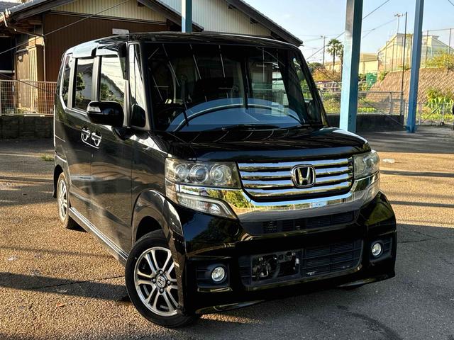 Ｎ－ＢＯＸカスタム Ｇ・Ａパッケージ　バックカメラ　両側スライド・片側電動　衝突被害軽減システム　ＨＩＤ　スマートキー　アイドリングストップ　ベンチシート　ＣＶＴ　盗難防止システム　ＡＢＳ　ＥＳＣ　アルミホイール　エアコン（2枚目）