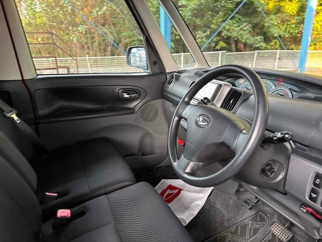 タント カスタムＸリミテッド　ＥＴＣ　電動スライドドア　ナビ　ＨＩＤ　スマートキー　ベンチシート　ＣＶＴ　盗難防止システム　ＡＢＳ　ＣＤ　アルミホイール　衝突安全ボディ　エアコン　パワーステアリング　パワーウィンドウ（22枚目）