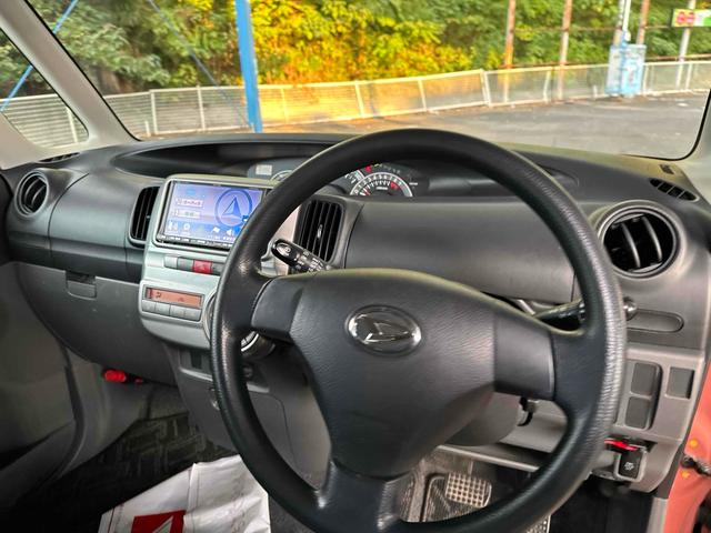 タント カスタムＸリミテッド　ＥＴＣ　電動スライドドア　ナビ　ＨＩＤ　スマートキー　ベンチシート　ＣＶＴ　盗難防止システム　ＡＢＳ　ＣＤ　アルミホイール　衝突安全ボディ　エアコン　パワーステアリング　パワーウィンドウ（23枚目）