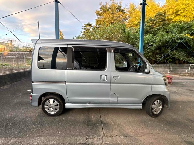 アトレーワゴン カスタムターボＲＳ　ＡＴ　両側スライドドア　キーレスエントリー　ターボ　ＨＩＤ　アルミホイール　ＡＢＳ　エアコン　パワーステアリング　パワーウィンドウ　運転席エアバッグ　助手席エアバッグ　ＣＤ（9枚目）