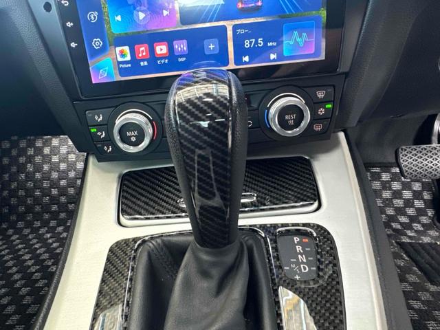 ３シリーズ ３２０ｉ　Ｍスポーツパッケージ　バックカメラ　ＡＴ　オートライト　ＨＩＤ　アルミホイール　盗難防止システム　ＡＢＳ　エアコン　パワーステアリング　パワーウィンドウ（3枚目）