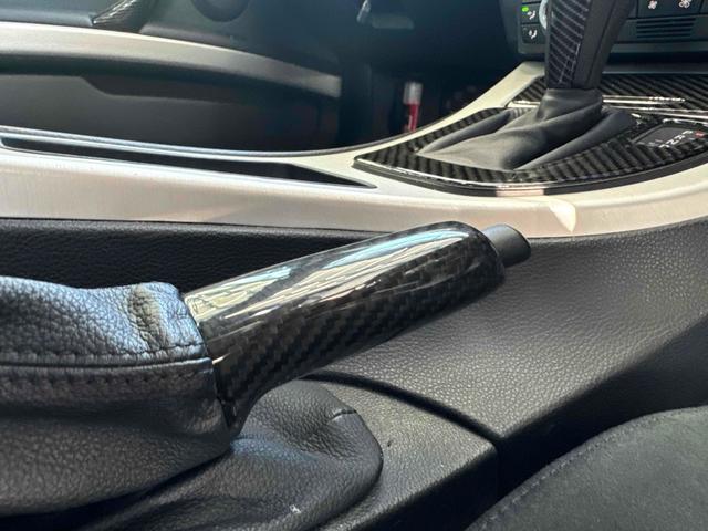 ３シリーズ ３２０ｉ　Ｍスポーツパッケージ　バックカメラ　ＡＴ　オートライト　ＨＩＤ　アルミホイール　盗難防止システム　ＡＢＳ　エアコン　パワーステアリング　パワーウィンドウ（4枚目）