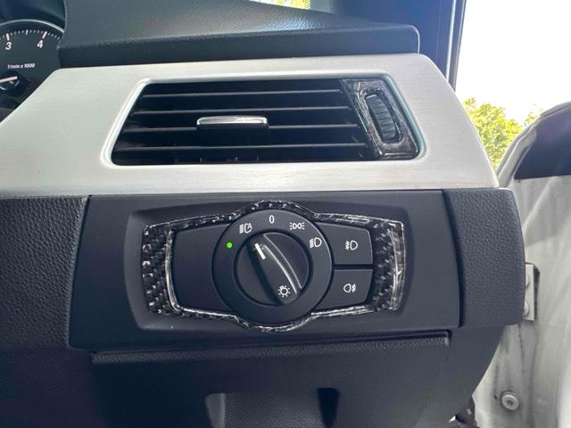 ３シリーズ ３２０ｉ　Ｍスポーツパッケージ　バックカメラ　ＡＴ　オートライト　ＨＩＤ　アルミホイール　盗難防止システム　ＡＢＳ　エアコン　パワーステアリング　パワーウィンドウ（5枚目）