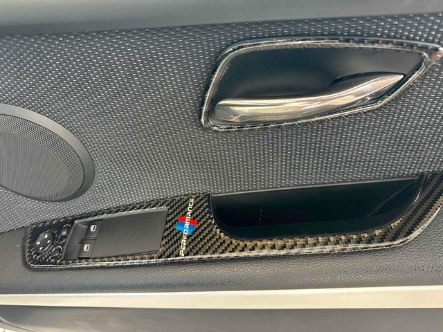 ３シリーズ ３２０ｉ　Ｍスポーツパッケージ　バックカメラ　ＡＴ　オートライト　ＨＩＤ　アルミホイール　盗難防止システム　ＡＢＳ　エアコン　パワーステアリング　パワーウィンドウ（6枚目）