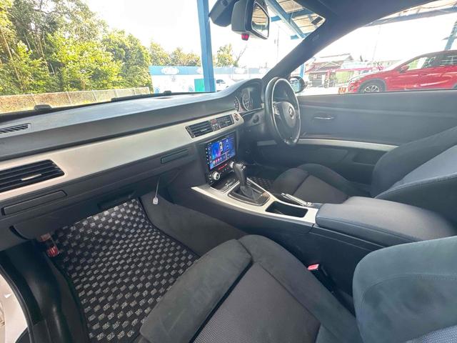 ３シリーズ ３２０ｉ　Ｍスポーツパッケージ　バックカメラ　ＡＴ　オートライト　ＨＩＤ　アルミホイール　盗難防止システム　ＡＢＳ　エアコン　パワーステアリング　パワーウィンドウ（7枚目）