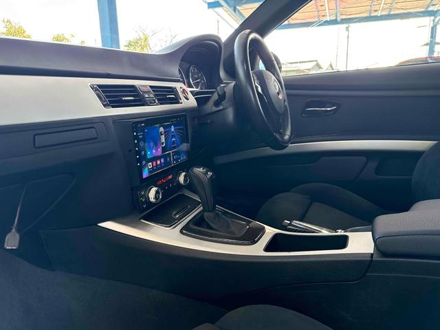 ３シリーズ ３２０ｉ　Ｍスポーツパッケージ　バックカメラ　ＡＴ　オートライト　ＨＩＤ　アルミホイール　盗難防止システム　ＡＢＳ　エアコン　パワーステアリング　パワーウィンドウ（8枚目）